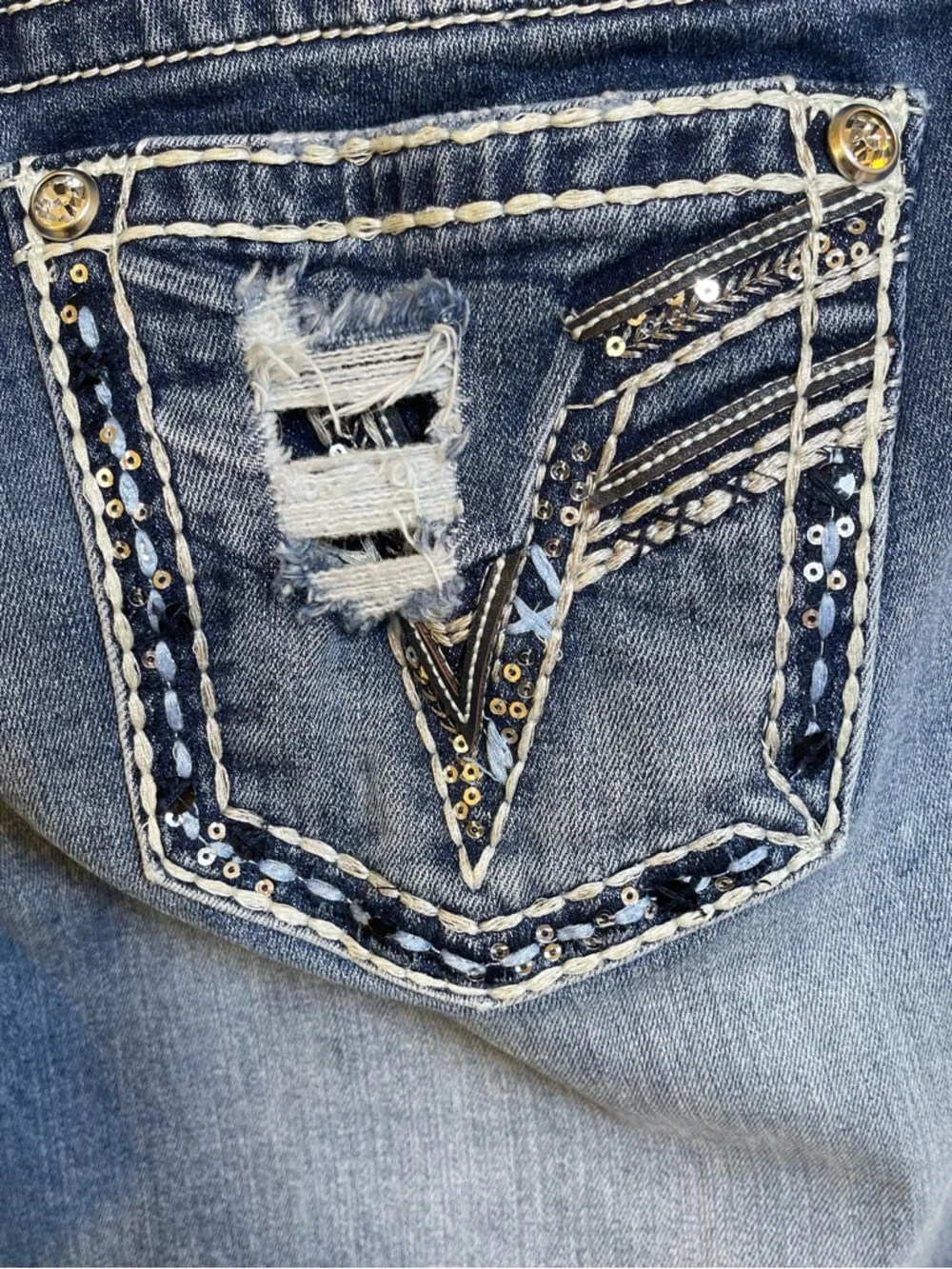 Vigoss Women's 14 Mid-Rise Medium Wash Heritage Fit Jean Capris Distressed Y2K